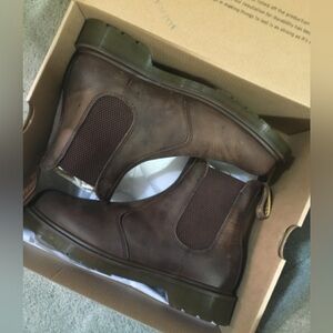 Dr Martens 2976 Leather Chelsea Boots